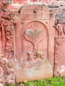 Grabstein_Emmel,_vor_der_Restaurierung