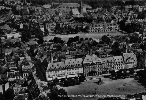 Neustädter Markt und Paradeplatz Neustädter Markt und Paradeplatz, "Orig.-Fliegeraufnahme". Luftbildverlag E. Asmus, Leipzig