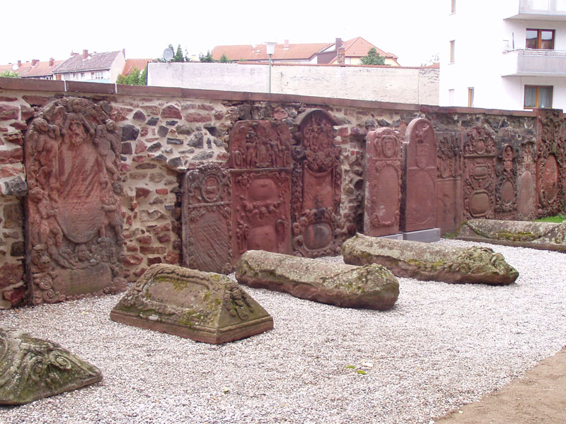 Grabdenkmäler auf dem Deutschen Friedhof, Nussallee