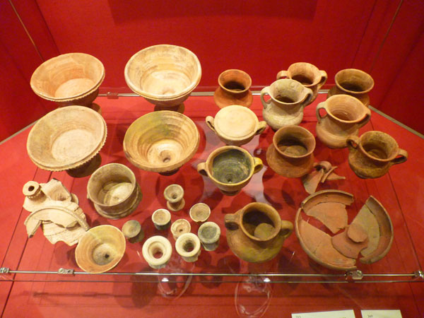 Räuchergefäße, 2. Jh. n. Chr. im Museum Schloss Steinheim